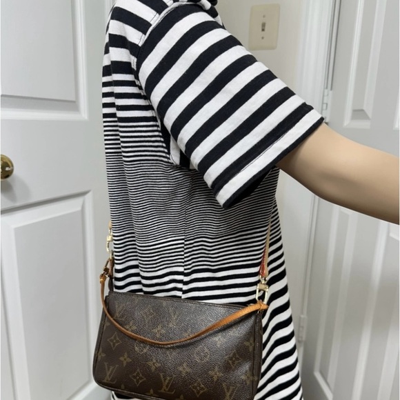 Louis Vuitton Accessories Pouch - Picture 9 of 11